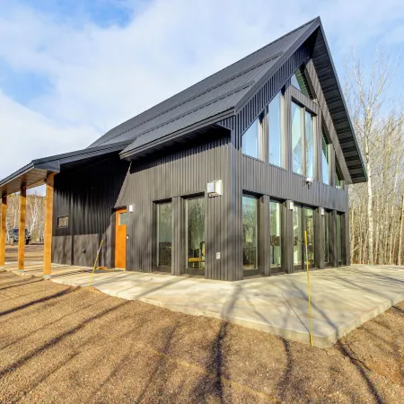 2 Mi to Lutsen Mtn: Modern Cabin w/ Patio Fire Pit