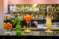 The Ray Hotel and Studios - bar