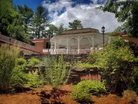 The Inn at Crumpin-Fox - parking