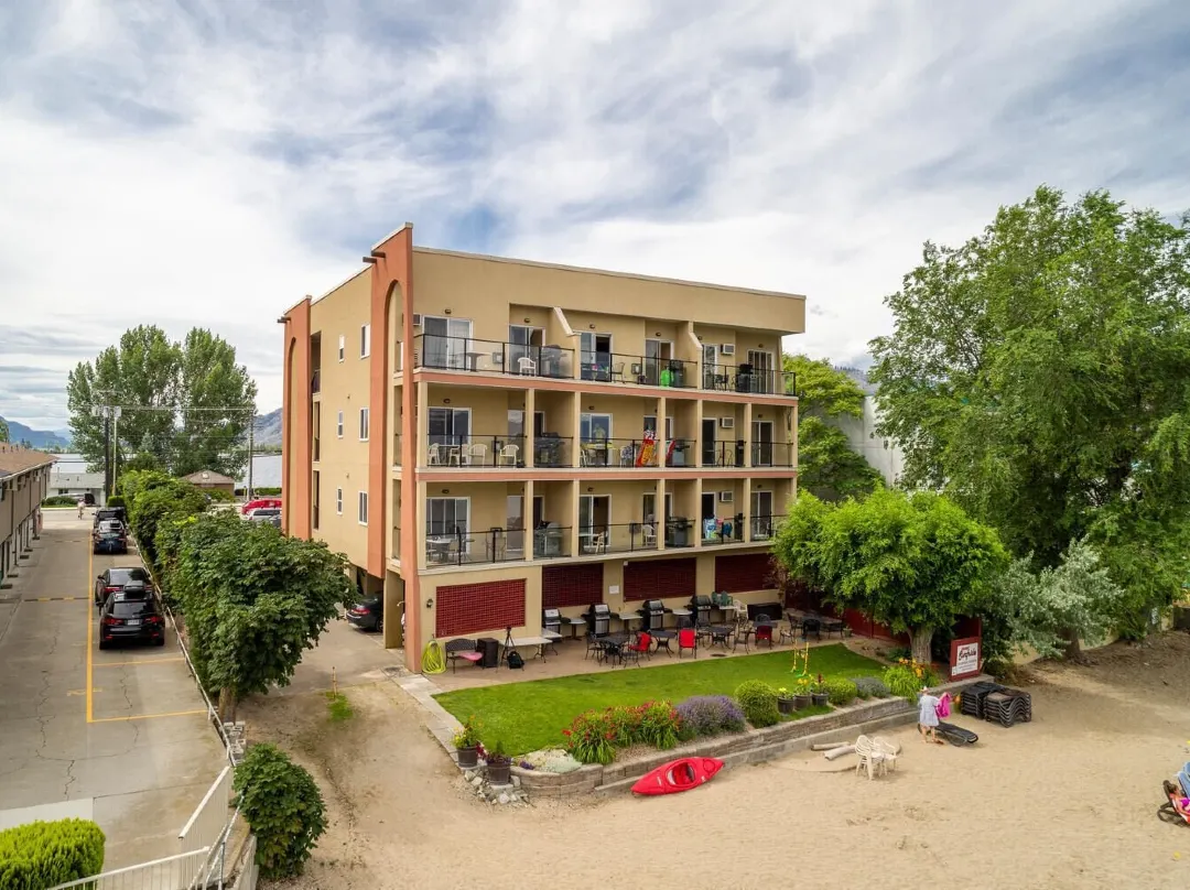 Desert Surfside Waterfront Accommodations - Osoyoos