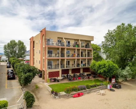 Desert Surfside Waterfront Accommodations Hotels in Osoyoos