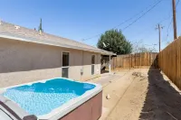 Colorful Cactus - Hot Tub, BBQ and Fire Pit! 4 Bedroom Home by RedAwning Hotels in Joshua Tree