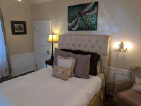 Meadowood Inn Hotels in Middletown
