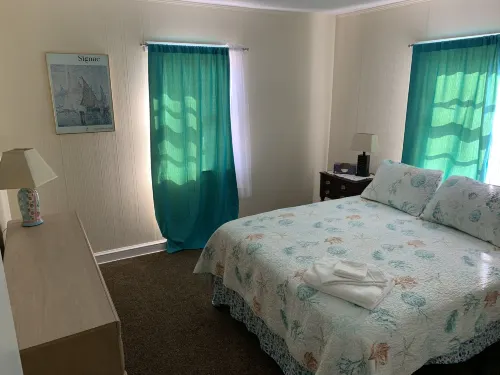 Queen Anne's Revenge at the Beach 3 Bedroom Cottage by RedAwning Hotels in Kitty Hawk