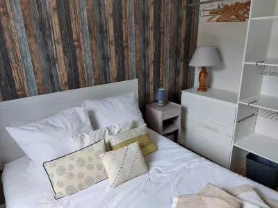 Renovated apartment close to the lake Hotels near Place Eugène Barthelon