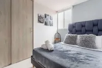 Dual Apts: 6BR by Medellín, Park, Dining, Nightlife, Fast WiFi & Self Checkin