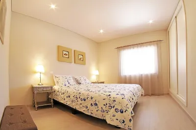 Few Steps to the Beach - Near Tres Irmaos Beach and Close to Alvor Village Hotels in 