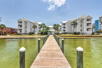Fort Walton Beach Condo Walk to Local Beach! - Kitchens
