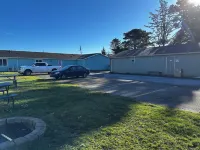 Coastal Inn and Suites - parking