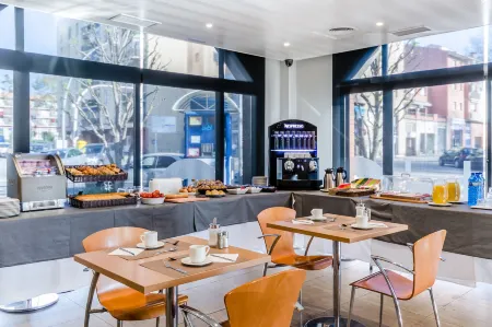 Hotel HC Mollet Barcelona Отели рядом с достопримечательностью «Masia de Can Coll»