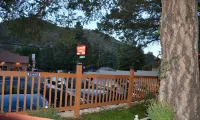 Sitzmark Chalet Inn - Mountain view