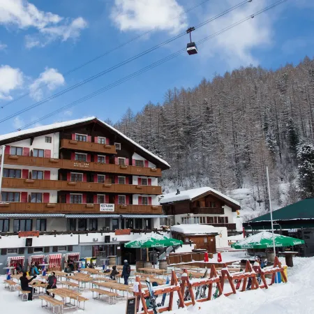 Hotel the Larix Ski-in Ski-Out
