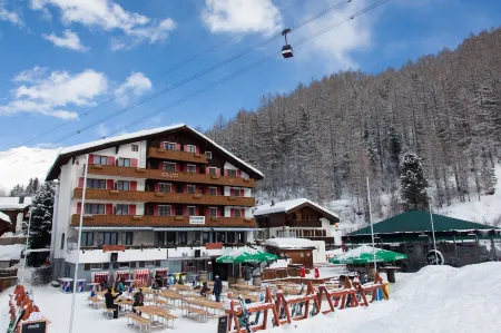 Hotel the Larix Ski-in Ski-Out