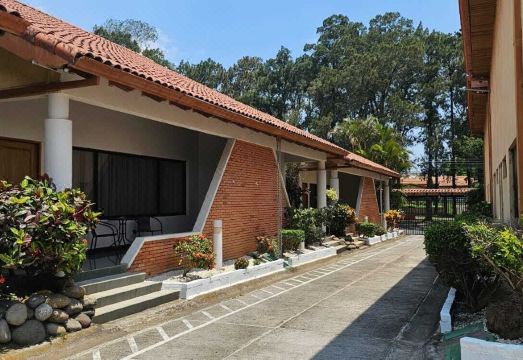 4. 아파토텔 오벨리..