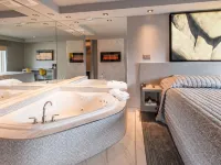 Le Chabrol Hotel & Suites Hotels near Lachine