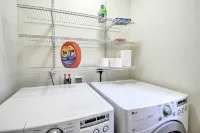 Pet-Friendly Poulsbo Abode w/ Mountain Views! - Haustierfreundliche