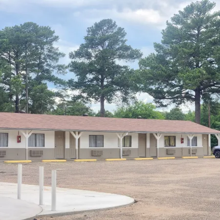 Clear Lakes Inn