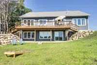 Spacious 6Br Lake Victoria Retreat w/ Private Dock - parking