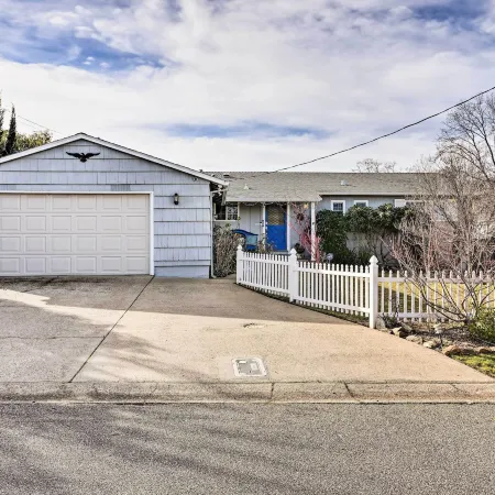 1 Mi to Main Street Sutter Creek Poolside Oasis!