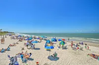 Updated Dtwn Naples Condo Across from Beach!