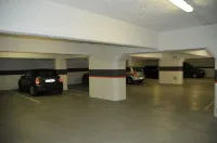 歐羅希爾中心柯美娣普利維飯店 - 停車場