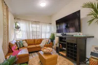Adorable Beach Cottage w/ Hot Tub & Tropical Bar! - Balkoner