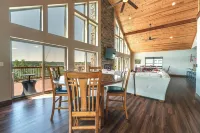 Luxe Table Rock Lake Vacation Rental with Hot Tub! - 3 tähden