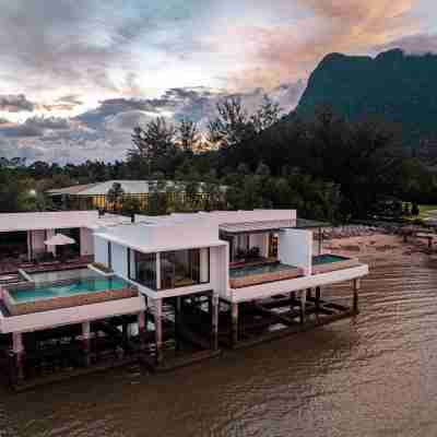 Cove 55 Hotel Exterior