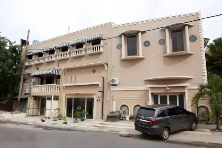 RedDoorz Near Pelabuhan Tanjung Perak 2 Surabaya Отели в г. Pabean Cantikan