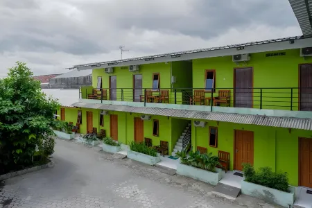 RedDoorz @ Jalan Parangtritis Отели в г. Bantul Regency