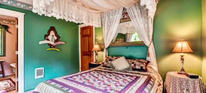 'Astoria Painted Lady' Historic Apt w/ River View! Hotels in Astoria