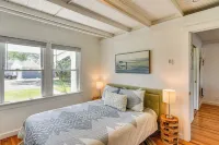 Coastal Portsmouth Home w/ Bay Access Near Newport - Homestays
