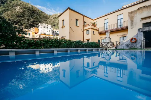 Amalfi Resort - Mountain view