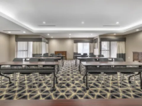 ベスト ウエスタン プラス ホテル アット ザ コンベンション センター ロングビーチのホテル