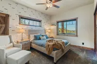 Mountain Top Retreat: Hot Tub, Sauna, Fire Pit, Seclusive 5 acres, Sunset Views