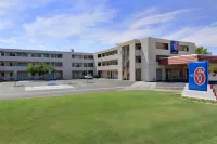 Tempe, AZ – Phoenix Airport – Priest Dr Hotels in Tempe