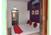 Smiley Holidays Serviced Apartments - parking