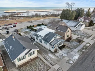 3-bedroom house in perfect Manitowoc Steps away from the beach of Lake Michigan. Hotels near Citizen Park