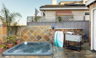 Sand Castle by AvantStay Beach House on Balboa Peninsula w Patio Hot Tub