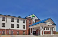 Holiday Inn Express & Suites Mcpherson by IHG