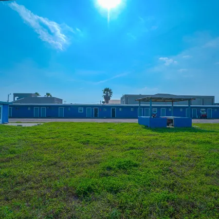 Monterrey Motel Padre Island, Corpus Christi by OYO Отели рядом с достопримечательностью «Пирс Боба Холла»