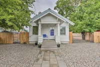 Pet-Friendly Baker City Escape w/ Private Yard! - Kæledyr tilladt