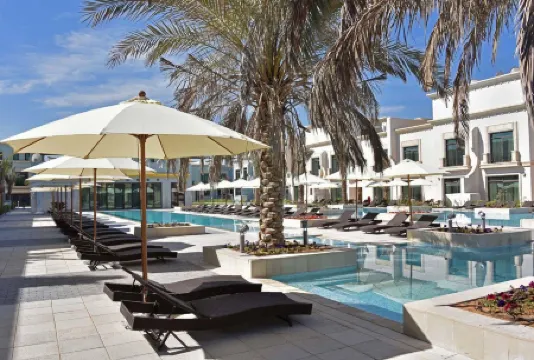 Andalus Al Seef Resort & Spa Отели рядом с достопримечательностью «Национальный выставочный центр Абу-Даби»