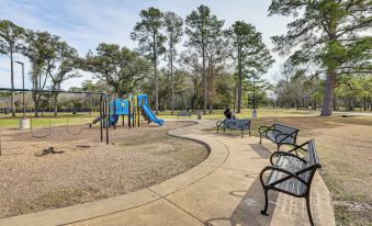 Quiet Houston Home w/ Porch - Near Park & Trails!