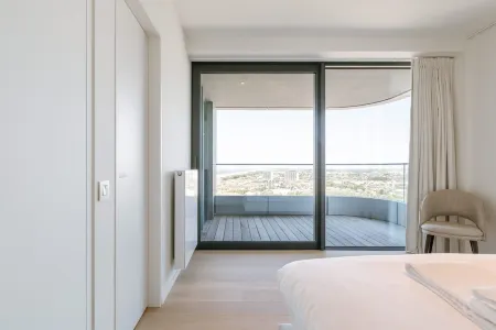 Huswell - Coastal Luxury Unit with Panoramic View