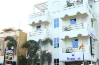 Varuna Inn Banquets & Resort فنادق في Vada Nemmeli