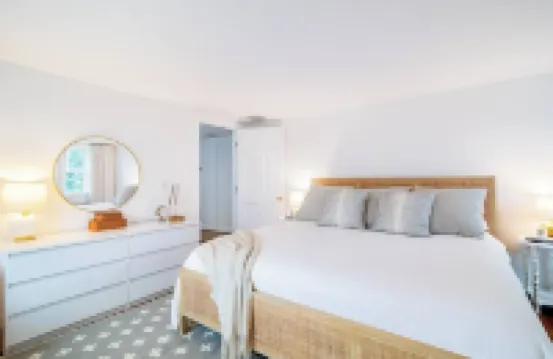 Downtown Chatham Gem – Walk to Beach, Shops, C.B.I, & Dining Family-Friendly!