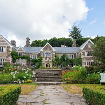 Lewtrenchard Manor Отели в г. Окхемптон