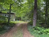 Charming private cottage in Sanbornton with beach access to Lake Winnisquam. Hotels in Sanbornton