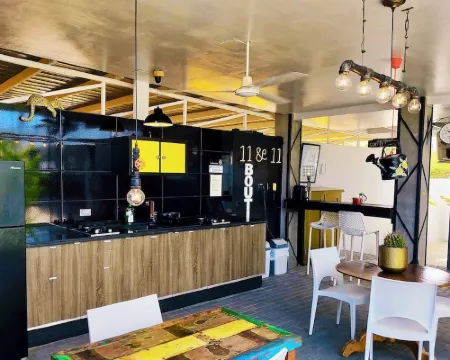 Beautiful studio with pool, very close to Eagle Beach 鷹海灘酒店